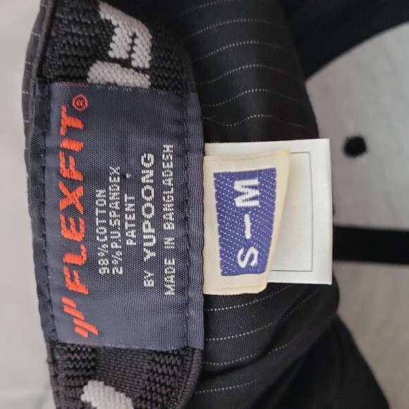 Hurley Flexfit Fitted Baseball Hat - Picture 9 of 9